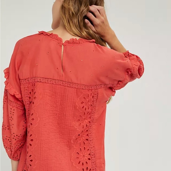 Anthropologie women’s Judith Eyelet lace blouse in red, puff sleeves, size 6. - Picture 3 of 3